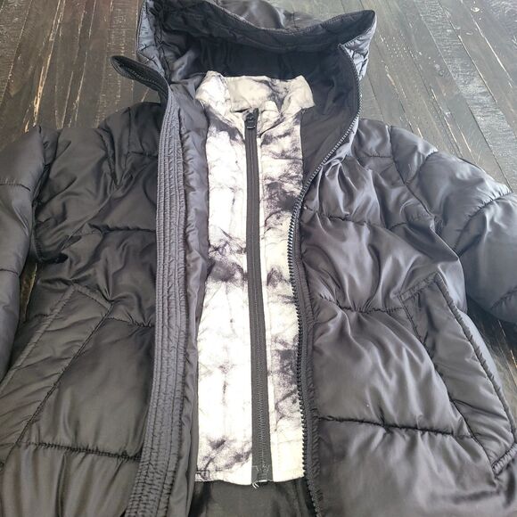 Michael Kors Full Zip Hooded Puffer Jacket Boys Size 5/6 - Picture 3 of 8